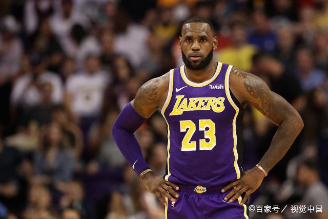 詹姆斯父子同台合砍19分 湖人季前赛不敌太阳